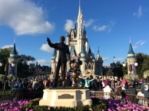 Cinderella_Castle_and_Partners_statue_at_Magic_Kingdom